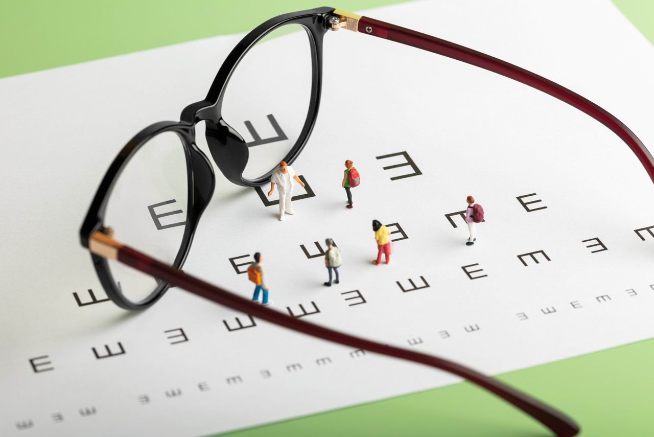 视力矫正有哪几种方法,近视眼手术最佳年龄和度数，近视可以从800度降到100度？真相跟你想的不一样